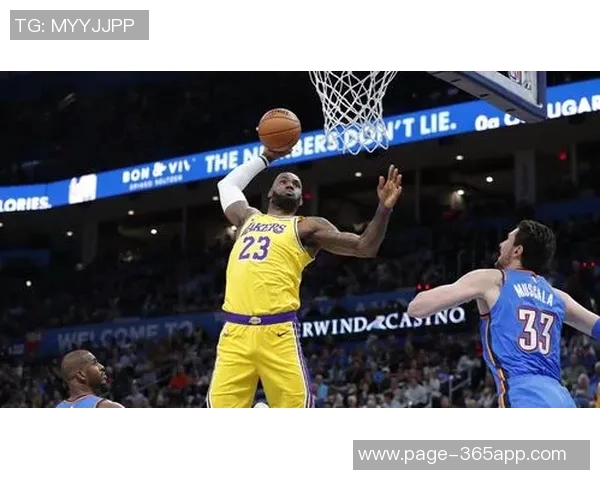 詹姆斯依然能完成左手换手拉杆上篮的精彩瞬间让我大吃一惊