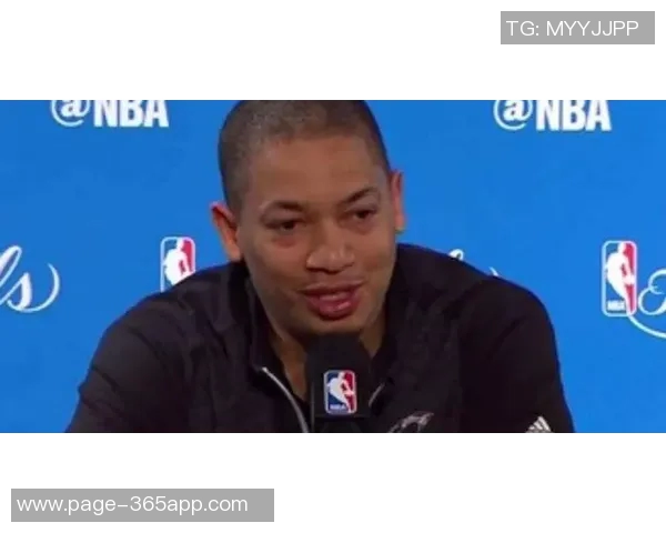 老詹泪洒赛场致敬视频引发感动回忆骑士队往昔荣耀 老詹泪洒赛场致敬视频引发感动回忆骑士队往昔荣耀